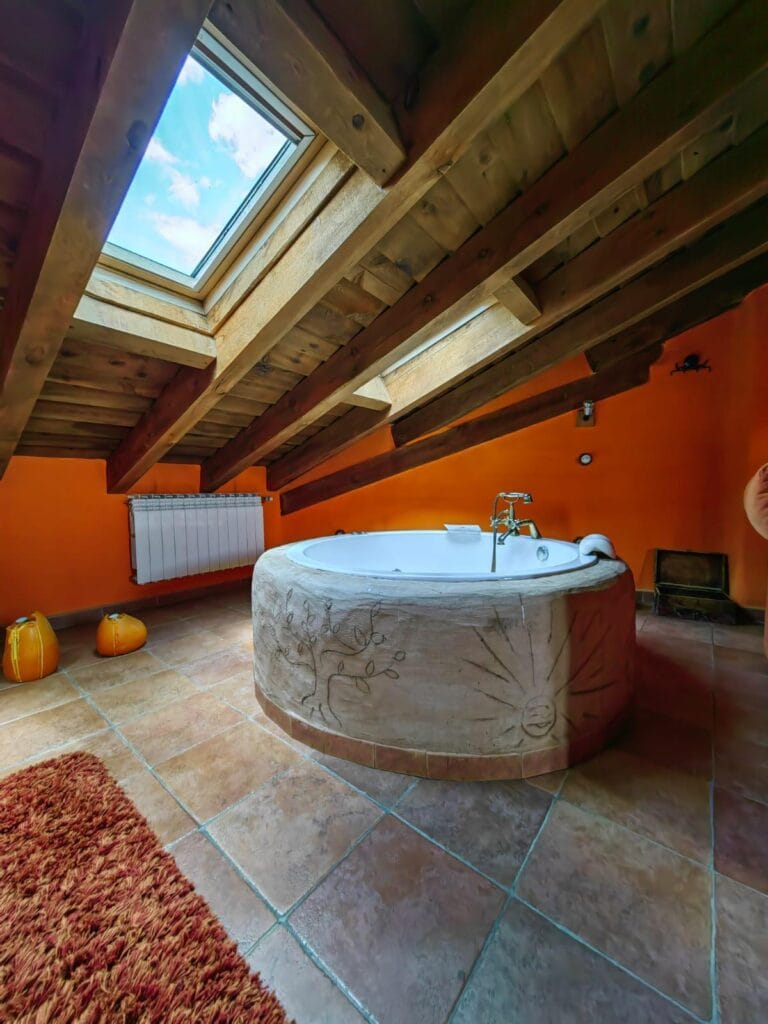 bañera de hidromasaje y jacuzzi Vive una experiencia diferente en nuestro hotel rural en Segovia