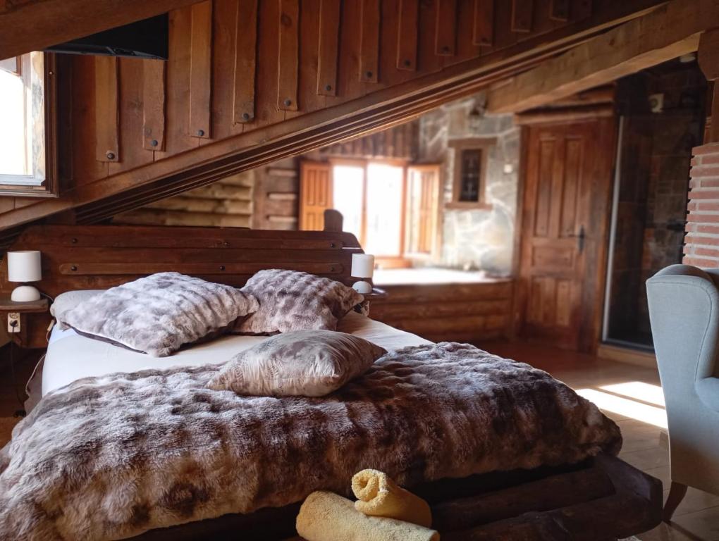Habitación Boreal, suite con bañera de hidromasaje, sauna y chimenea
