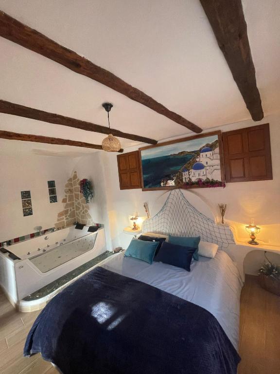 Habitación El Mar, suite con jacuzzi, chimenea y sauna